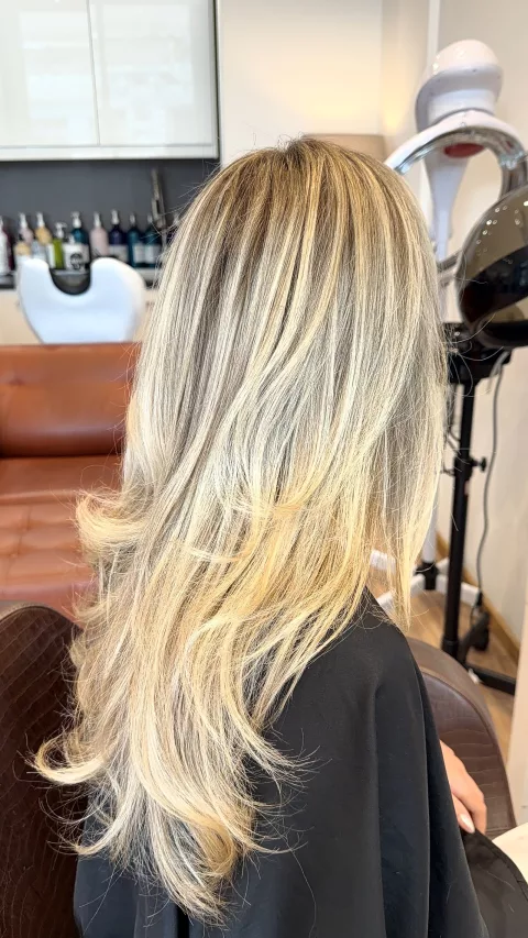 Laura Coiffeuse Privée Lausanne