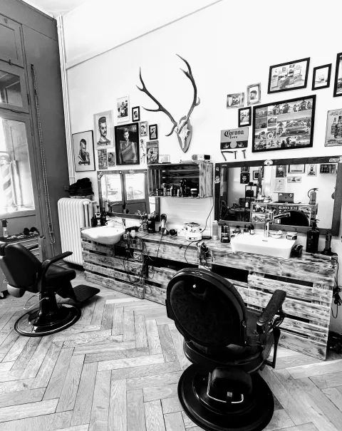 Barber House Leone