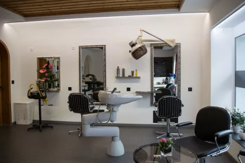 Hoorschnideri Coiffeur Nina