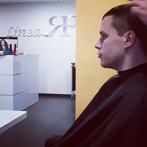 Salon Lynn