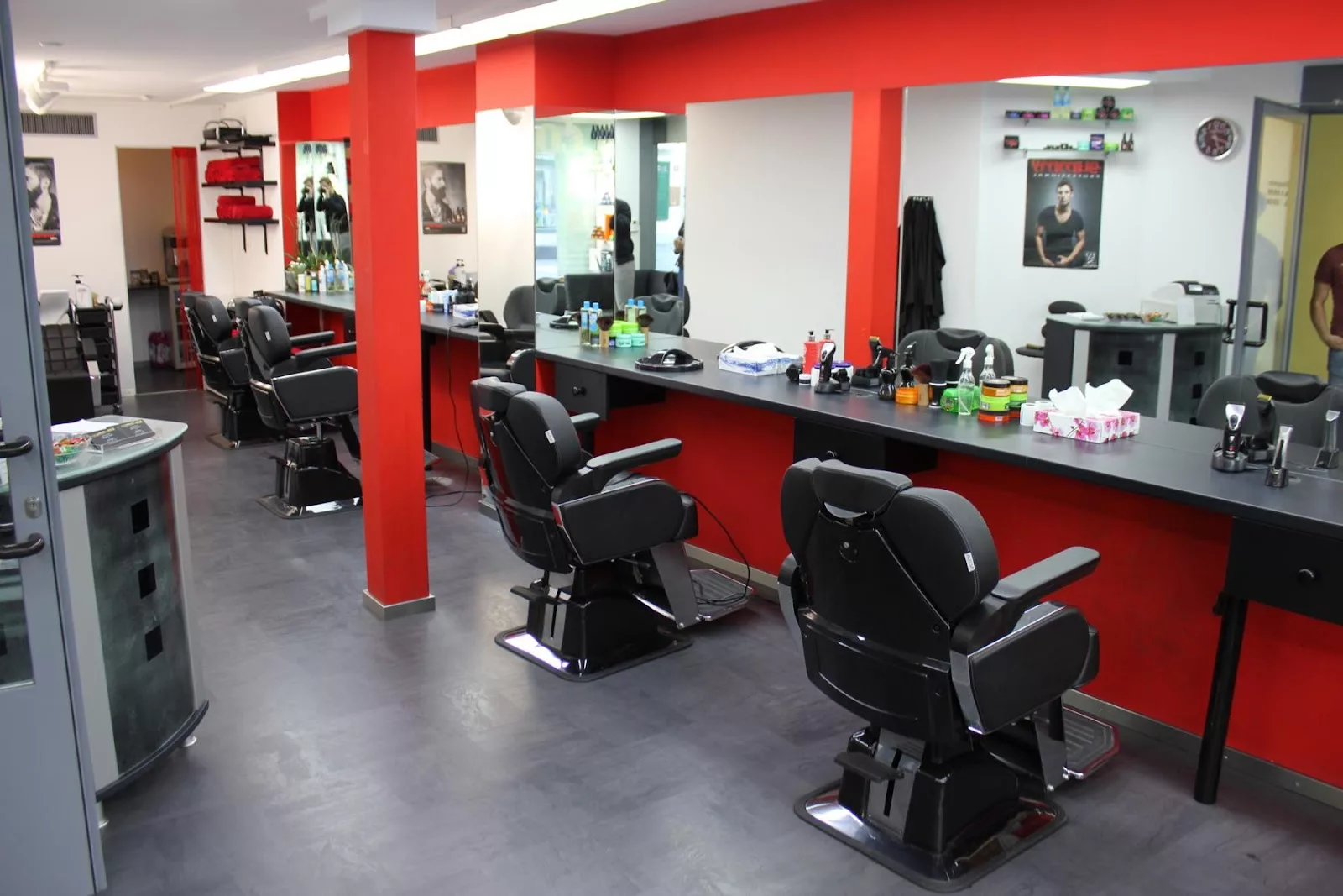 Coiffeur Amir, Inhaber Piro