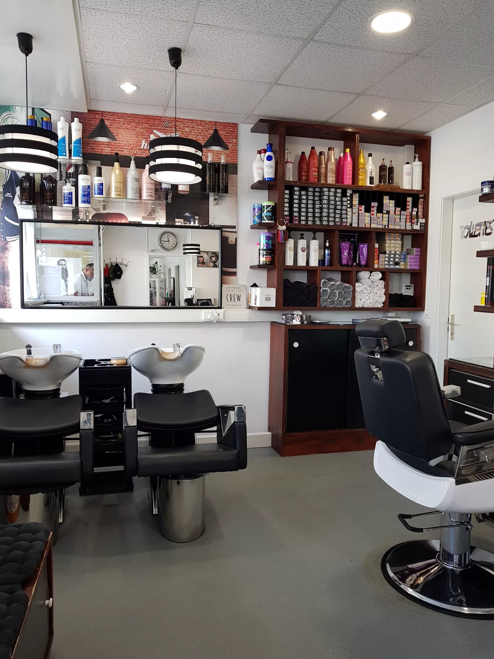 M&J Barber Shop
