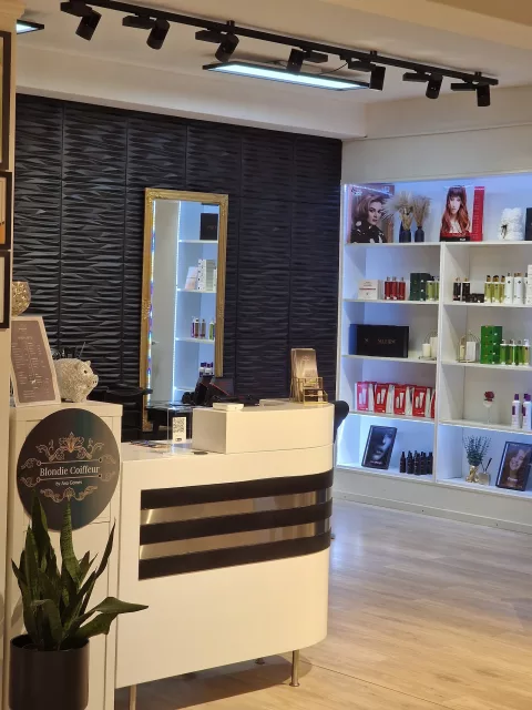 Blondie Coiffeur and Barber Shop